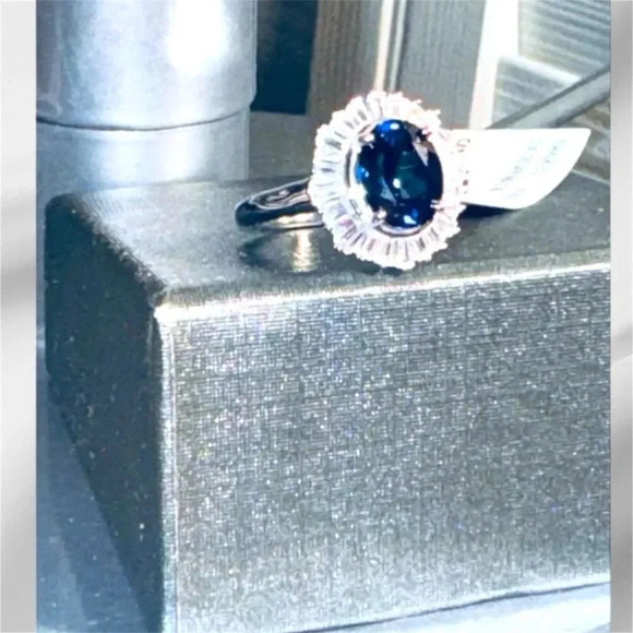 Sterling Silver Oval Created Sapphire Halo Ring Classic Elegant Style Size 7.5 - Picture 8 of 16